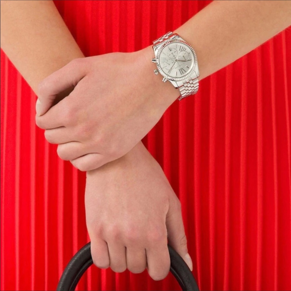 Michael Kors Lexington Silver Watch - Picture 6 of 6
